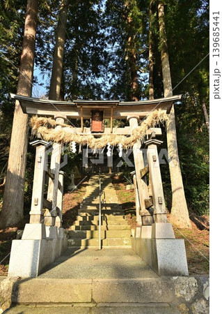 杉並木と岩室神社(新潟県新潟市西蒲区) 杉並木と岩室神社(新潟県新潟市西蒲区) 139685441