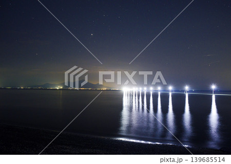 長部田海床路と星空 139685514