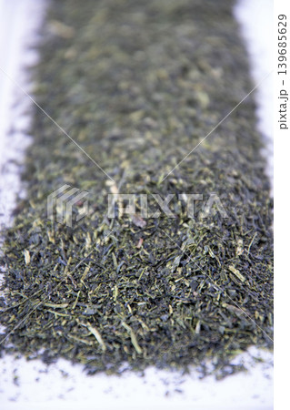 緑茶の茶葉アップ 139685629