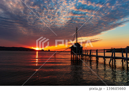 東郷湖の夕景 139685660