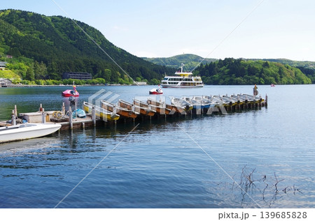 芦ノ湖と桟橋 芦ノ湖と桟橋 139685828