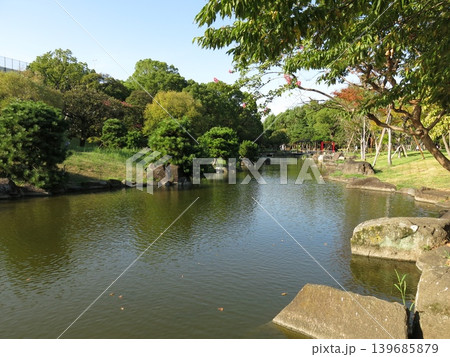 墨田区の隅田公園にある日本庭園のひょうたん池 墨田区の隅田公園にある日本庭園のひょうたん池 139685879