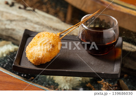 メンチカツ 肉汁あふれるサクサク食感の人気揚げ物料理 139686030