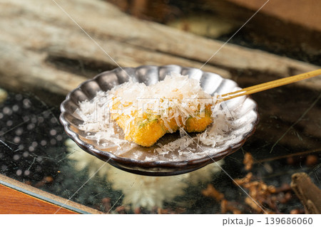 おくらチーズ串カツ とろけるチーズが美味しい創作串揚げ おくらチーズ串カツ とろけるチーズが美味しい創作串揚げ 139686060