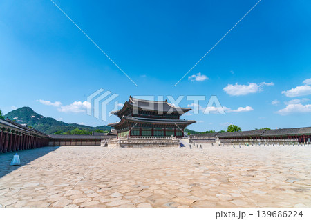 Seoul, South Korea - May. 14, 2026 : Beautiful panoramic view of Geunjeongjeon Hall in Gyeongbokgung Palace with Inwangsan Mountain in early summer, Seoul 139686224
