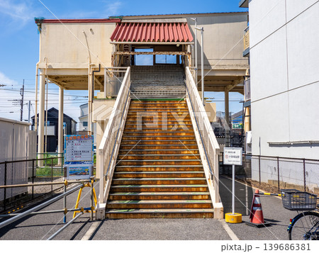 流鉄流山線・小金城趾駅の橋上駅舎へ続く階段 流鉄流山線・小金城趾駅の橋上駅舎へ続く階段 139686381