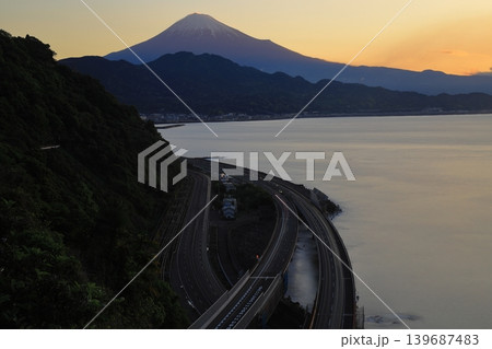 サッタ峠と富士山 サッタ峠と富士山 139687483
