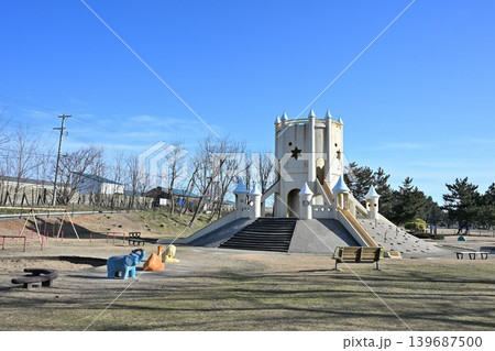 西海岸公園のお城公園と遊具広場(新潟県新潟市) 西海岸公園のお城公園と遊具広場(新潟県新潟市) 139687500