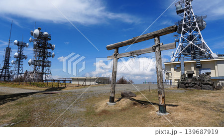 美ヶ原高原 王ヶ頭 山頂の鳥居 美ヶ原高原 王ヶ頭 山頂の鳥居 139687919