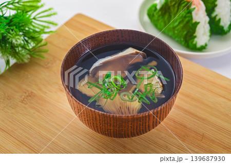黒あわび茸のお吸い物 黒あわび茸のお吸い物 139687930