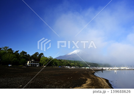 5月、山中湖畔の風景 (撮影地：山中湖畔) 139688626