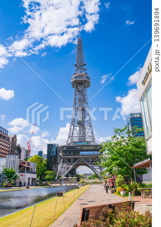 久屋大通パーク、中部電力ミライタワーの見える風景〈愛知県名古屋市〉 久屋大通パーク、中部電力ミライタワーの見える風景〈愛知県名古屋市〉 139691894
