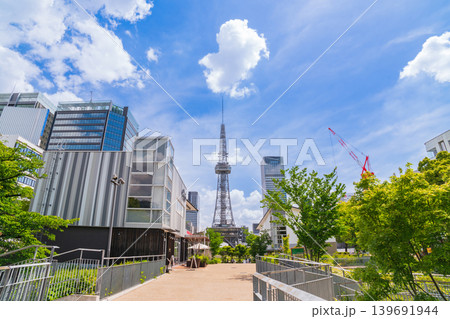 久屋大通パーク、中部電力ミライタワーの見える風景〈愛知県名古屋市〉 139691944