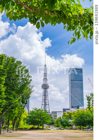 久屋大通パーク、中部電力ミライタワーの見える風景〈愛知県名古屋市〉 139691989