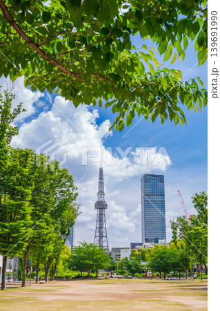 久屋大通パーク、中部電力ミライタワーの見える風景〈愛知県名古屋市〉 久屋大通パーク、中部電力ミライタワーの見える風景〈愛知県名古屋市〉 139691990
