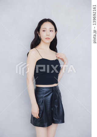 スタジオ撮影のモデルの女性 スタジオ撮影のモデルの女性 139692161