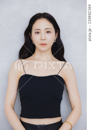 スタジオ撮影のモデルの女性 スタジオ撮影のモデルの女性 139692164