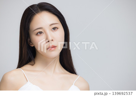 ビューティーモデルの若い女性　   139692537