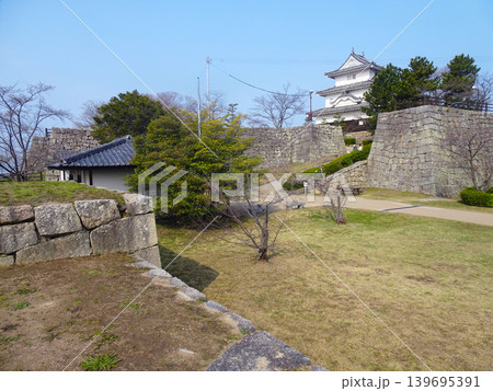 丸亀城の天守閣(香川県丸亀市) 丸亀城の天守閣(香川県丸亀市) 139695391