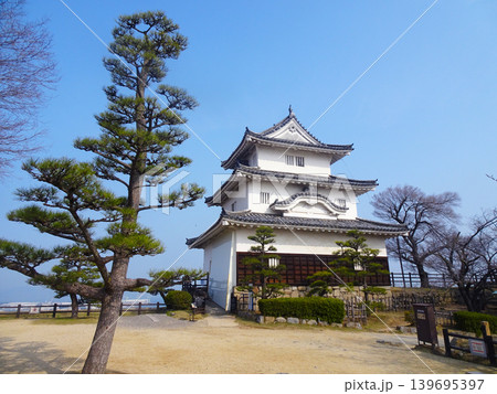 丸亀城の天守閣（香川県丸亀市） 139695397