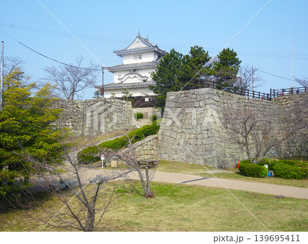 丸亀城の天守閣（香川県丸亀市） 139695411