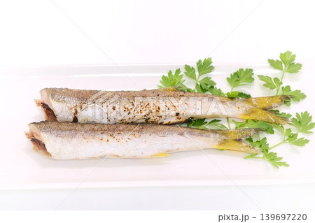 カマスの塩焼き 焼き魚 明るい背景 カマスの塩焼き 焼き魚 明るい背景 139697220