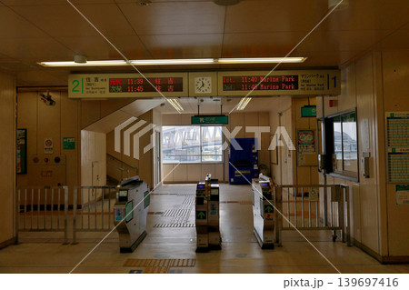 六甲アイランド線 南魚崎駅の改札口 六甲アイランドウオーク 六甲アイランド線 南魚崎駅の改札口 六甲アイランドウオーク 139697416