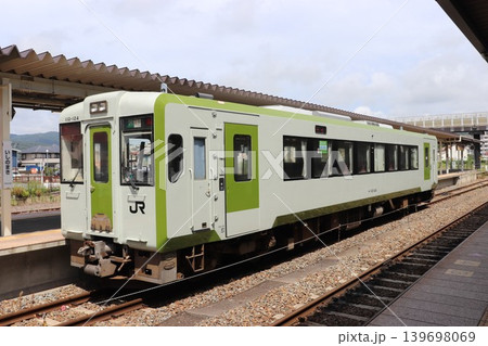 JR石巻駅に停車する電車(キハ110系) JR石巻駅に停車する電車(キハ110系) 139698069