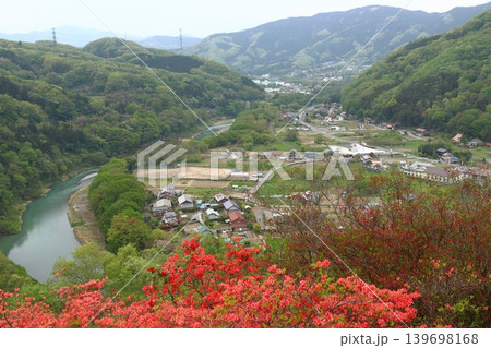 金尾山のヤマツツジと秩父鉄道線(埼玉県大里郡寄居町) 金尾山のヤマツツジと秩父鉄道線(埼玉県大里郡寄居町) 139698168