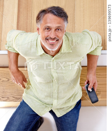 Portrait, mature or happy man with phone for social media, message or news with notification or smile. Technology, top or senior entrepreneur with mobile app for networking, communication or text Portrait, mature or happy man with phone for social media, message or news with notification or smile. Technology, top or senior entrepreneur with mobile app for networking, communication or text 139699573