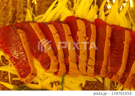 新鮮で美味しい生鰹のカツオたたき 新鮮で美味しい生鰹のカツオたたき 139701858