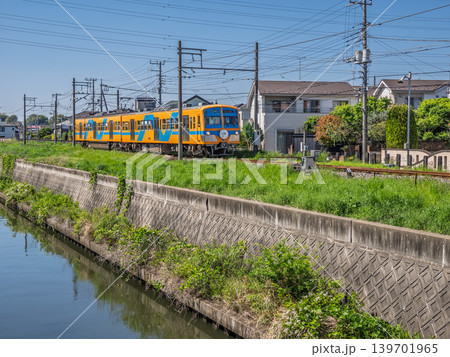 流鉄流山線・鰭ヶ崎駅~小金城趾駅間を走る流鉄5000形「流星」号(流鉄開業110周年ヘッドマーク) 流鉄流山線・鰭ヶ崎駅~小金城趾駅間を走る流鉄5000形「流星」号(流鉄開業110周年ヘッドマーク) 139701965