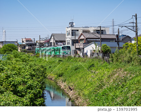 流鉄流山線・小金城趾駅~幸谷駅間を走行する流鉄5000形「若葉」号 流鉄流山線・小金城趾駅~幸谷駅間を走行する流鉄5000形「若葉」号 139701995