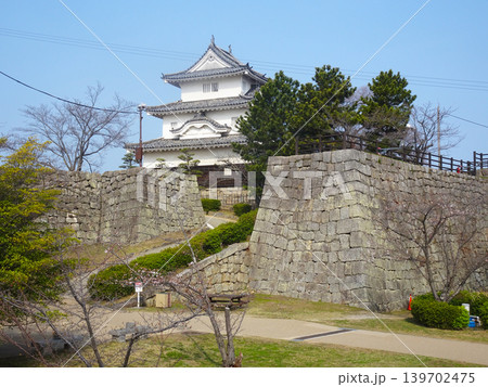 丸亀城の天守閣（香川県丸亀市） 139702475