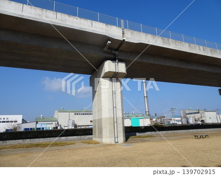 川越緑地公園と四日市港霞ヶ浦北ふ頭地区道路の橋脚と橋梁排水装置(三重県三重郡川越町) 川越緑地公園と四日市港霞ヶ浦北ふ頭地区道路の橋脚と橋梁排水装置(三重県三重郡川越町) 139702915