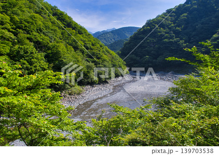 【神奈川県】丹沢湖に流れる玄倉川 139703538