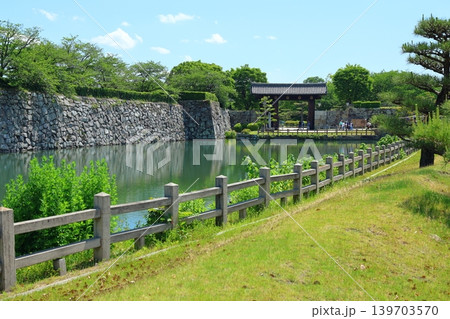 ◇姫路城 / 桜門から三の丸広場へ( 兵庫県姫路市 ) ◇姫路城 / 桜門から三の丸広場へ( 兵庫県姫路市 ) 139703570