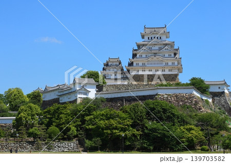◇姫路城 ／ 桜門から三の丸広場へ（ 兵庫県姫路市 ） 139703582