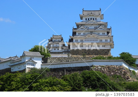 ◇姫路城 / 桜門から三の丸広場へ( 兵庫県姫路市 ) ◇姫路城 / 桜門から三の丸広場へ( 兵庫県姫路市 ) 139703583