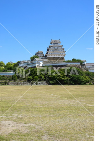 ◇姫路城 / 桜門から三の丸広場へ( 兵庫県姫路市 ) ◇姫路城 / 桜門から三の丸広場へ( 兵庫県姫路市 ) 139703588