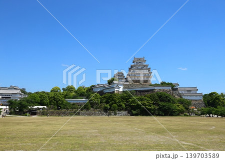 ◇姫路城 ／ 桜門から三の丸広場へ（ 兵庫県姫路市 ） 139703589