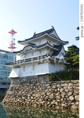 高松城の「艮櫓(うしとらやぐら)」(玉藻公園(高松城跡)/香川県高松市玉藻町) 高松城の「艮櫓(うしとらやぐら)」(玉藻公園(高松城跡)/香川県高松市玉藻町) 139703591