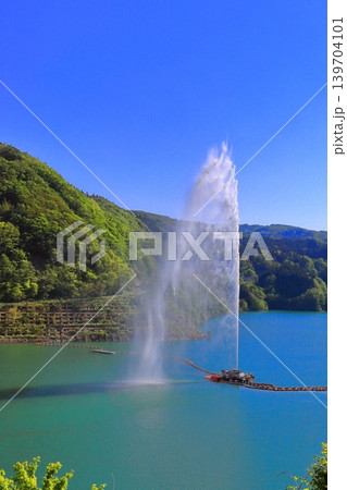 月山湖の大噴水 最大噴射高112m 月山湖の大噴水 最大噴射高112m 139704101