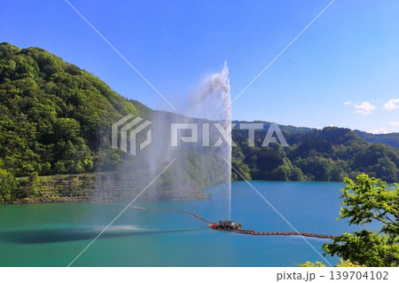 月山湖の大噴水 最大噴射高112m 月山湖の大噴水 最大噴射高112m 139704102