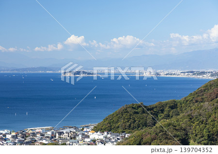 葉山仙元山 展望台から見る相模湾と江の島 葉山仙元山 展望台から見る相模湾と江の島 139704352