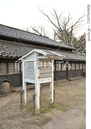 山居倉庫と百葉箱(山形県酒田市) 山居倉庫と百葉箱(山形県酒田市) 139704906