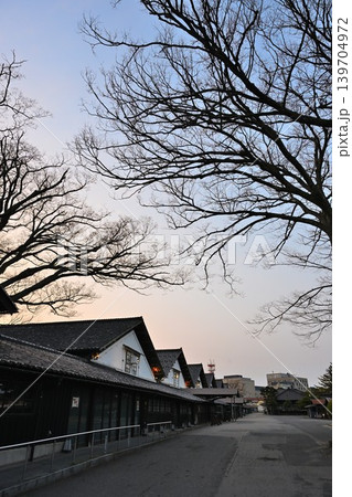 山居倉庫の歴史ある街並み(山形県酒田市) 山居倉庫の歴史ある街並み(山形県酒田市) 139704972