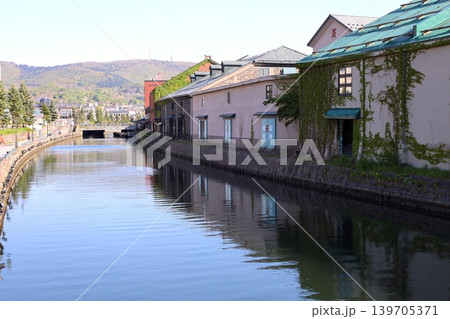 五月初旬の北海道、小樽市、小樽運河、運河観光、ゴールデンウィーク、春の小樽観光 五月初旬の北海道、小樽市、小樽運河、運河観光、ゴールデンウィーク、春の小樽観光 139705371