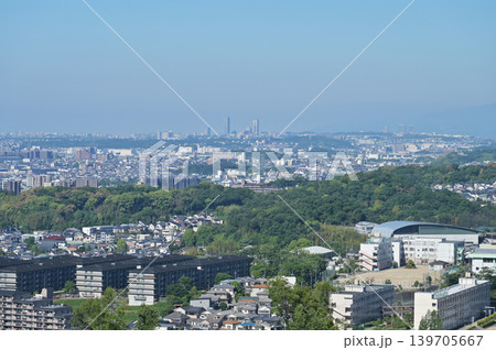 山から望む大阪府高槻市街地の風景 山から望む大阪府高槻市街地の風景 139705667