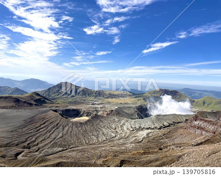 煙立つ阿蘇山 139705816